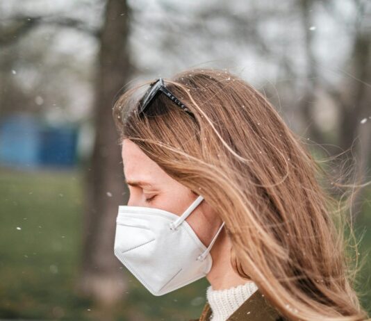 ‘미세먼지 차단숲 조성사업’ 사후관리 강화…엉뚱한 곳 못 쓴다 a woman wearing a face mask in a park