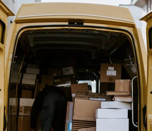 직구 금지물품 확인부터 피해상담까지 ‘소비자24’서 해결된다 brown cardboard boxes on brown cardboard box