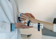 정부 “의사 국가 실기시험 9월 2일부터…예년과 동일한 시기” person in white coat holding silver and blue ring