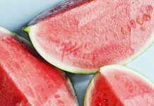 여름철 수분 보충 음식 추천 sliced watermelon on white ceramic plate