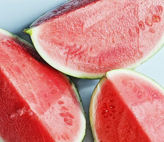 여름철 수분 보충 음식 추천 sliced watermelon on white ceramic plate
