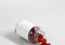 필수 영양소, 건강한 식단에서 절대 빠져선 안될 것들 a white salt shaker with red berries