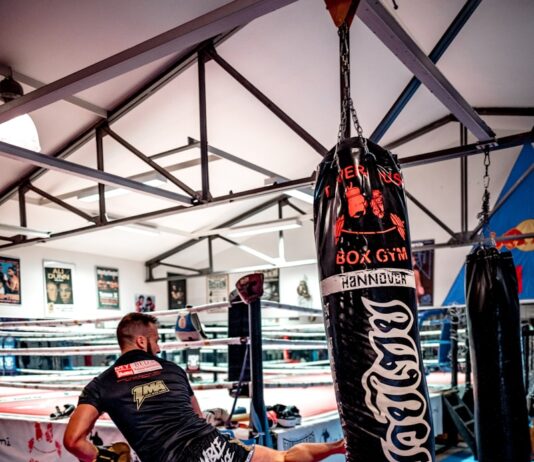 운동 부족으로 오는 질병들: 경고 신호와 대처법 woman in black and white shirt and black shorts standing on black and red boxing gloves