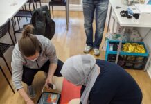 심폐소생술 인지율 전국 1위…건강 지표 전반 ‘청신호’ man in black sweater and white pants sitting on brown wooden table
