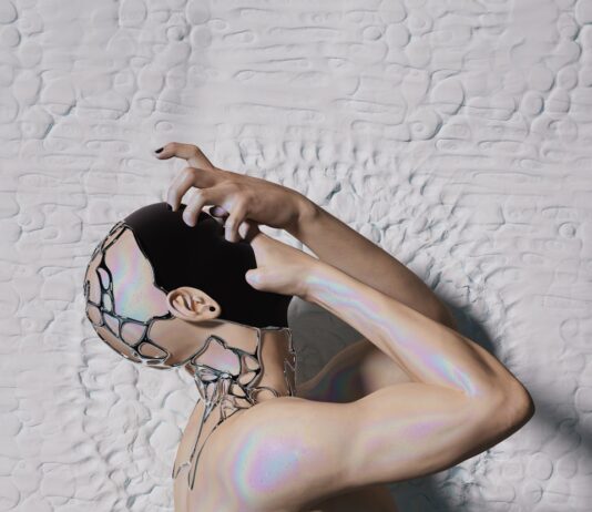 “운동할수록 손발이 차가워져요”…순환장애, 체질 탓이 아닐 수도 있다 a woman in a hat