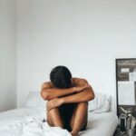 만성피로, 단순한 피로가 아니다…원인과 관리법 알아보기 man sitting on bed