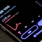 AI로 건강 챙기기, 우리 일상 속 새로운 습관 black smartphone on brown wooden table