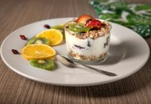 “간편하고 건강하게, 요즘 뜨는 식단 트렌드와 실천법” ice cream with sliced lemon on white ceramic plate