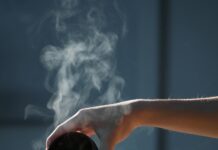 변하는 일상 속, ‘셀프 케어’로 지키는 정신건강 person pouring hot water on white cup